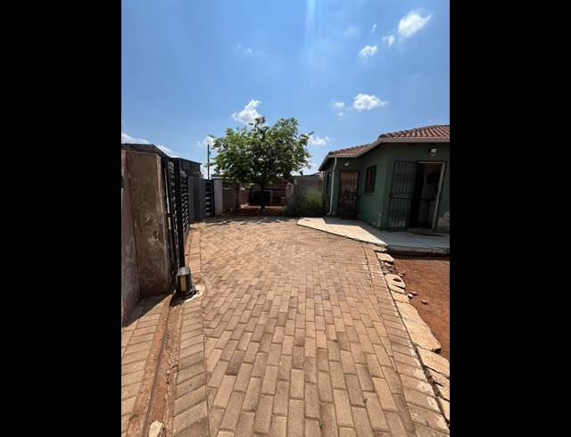 3 BEDROOM HOUSE FOR SALE IN PROTEA GLEN EXT